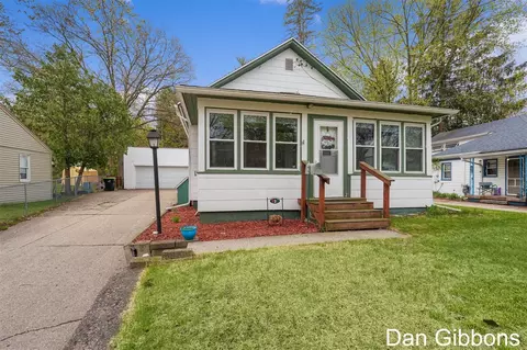 927 W W Grv, Greenville, MI 48838
