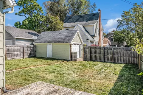 Exterior - 1009 S Webster, Jackson, MI 49203 photo 9 of 11