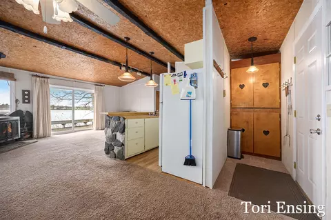 Entry Way - 2475 Spring Grv, Stanton, MI 48888 photo 1 of 2
