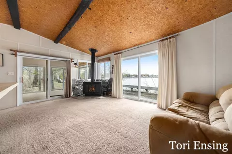 Living - 2475 Spring Grv, Stanton, MI 48888 photo 2 of 4
