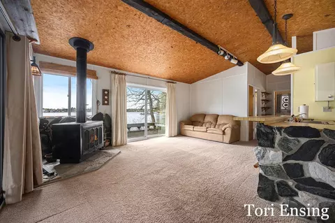 Living - 2475 Spring Grv, Stanton, MI 48888 photo 3 of 4