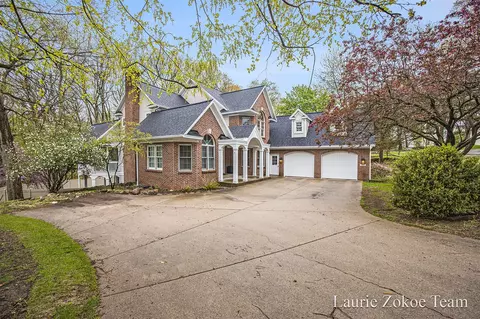 1345 White Oak, Kalamazoo, MI 49008
