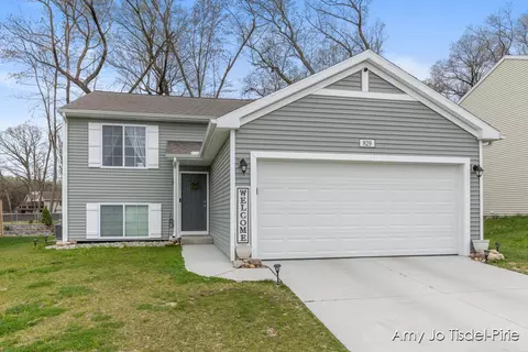 829 Hollyhock, Greenville, MI 48838