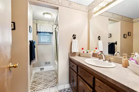 Bath - 47096 Corbett, Macomb, MI 48044 photo 3 of 4