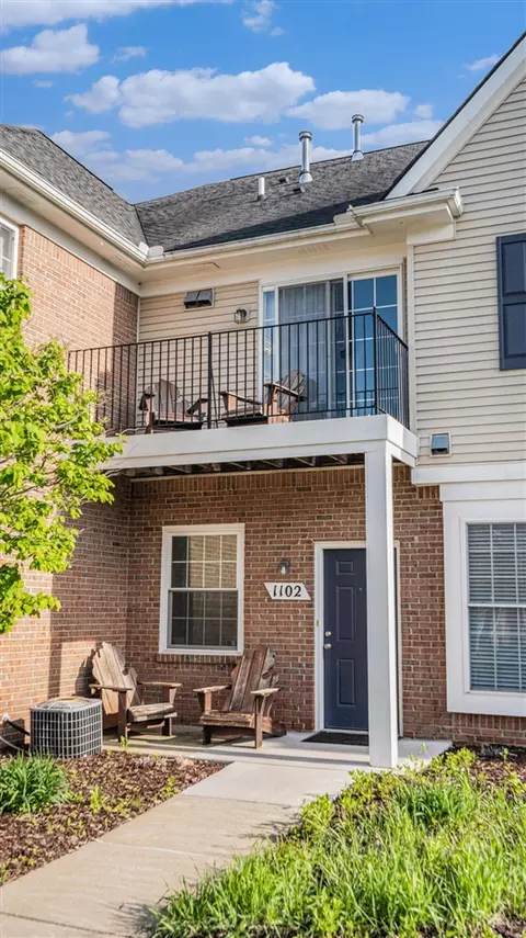 1102 Rial Lk, Howell, MI 48843
