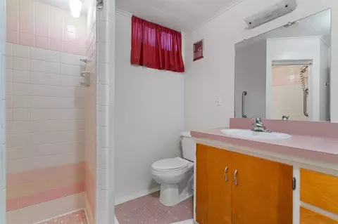 Bath - 13392 Rainbow Dr, Gregory, MI 48137 photo 3 of 3