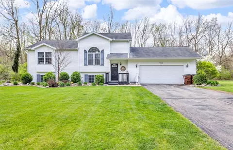 7945 Village Grn, Parma, MI 49269