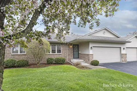 1013 Country, Walker, MI 49534