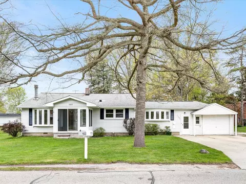 1497 State, Algonac, MI 48001