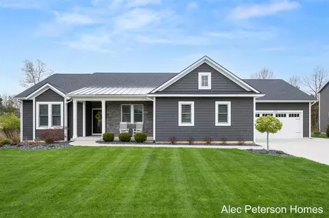 15012 Copper Ct, Grand Haven, MI 49417
