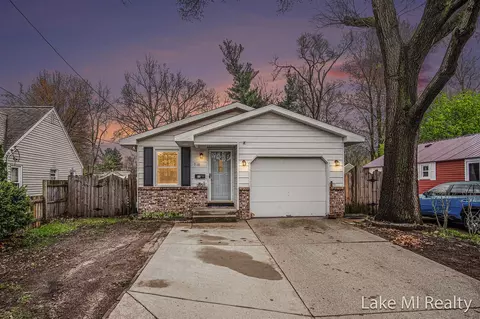 918 34th, Wyoming, MI 49509