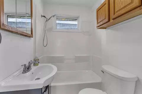Bath - 3415 Gypsy, Jackson, MI 49202 photo 1 of 1