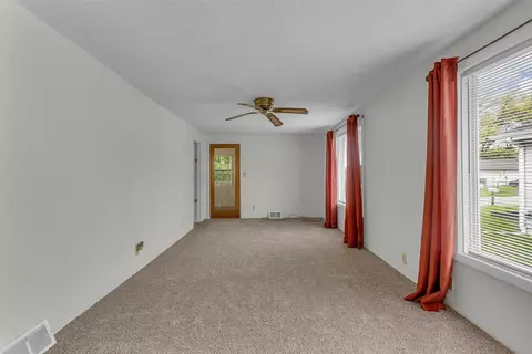 Living - 3415 Gypsy, Jackson, MI 49202 photo 1 of 2