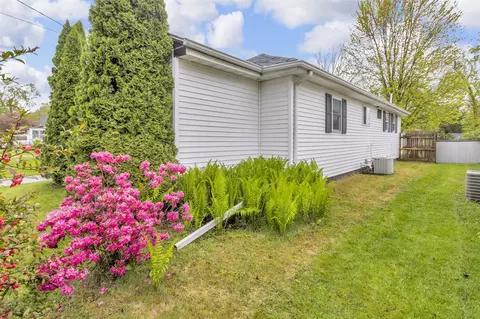 Exterior - 3415 Gypsy, Jackson, MI 49202 photo 6 of 7
