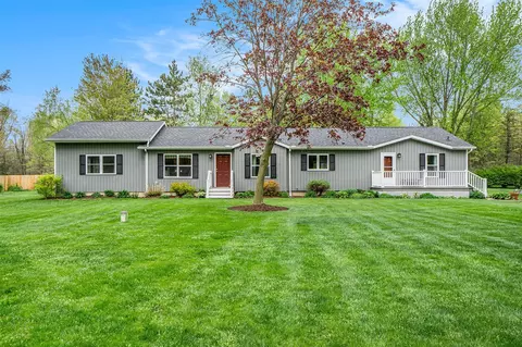 53746 Stevens, Three Rivers, MI 49093