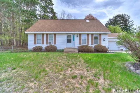 823 Warner, Whitehall, MI 49461