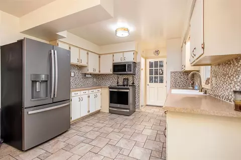 Kitchen - 1750 Briar, Niles, MI 49120 photo 4 of 5