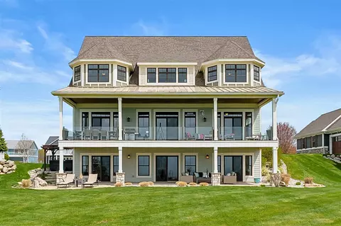 7370 Highfield Bch, South Haven, MI 49090
