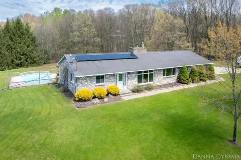 1475 10 Mile, Comstock Park, MI 49321