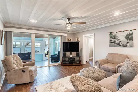 Living - 1071 S Senator, Crystal, MI 48818 photo 3 of 6