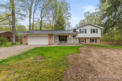 11672 Long Lk, Sparta, MI 49345