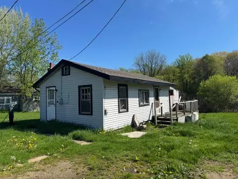 5707 Hinkley, Stockbridge, MI 49285