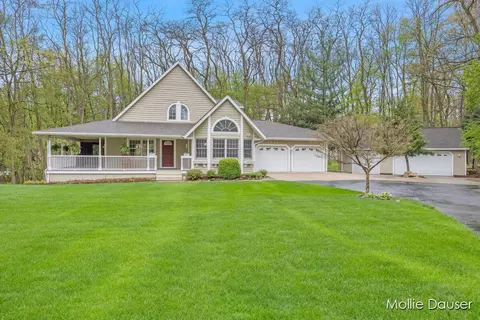 3530 Sunset Blf, Rockford, MI 49341