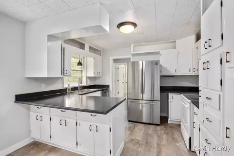745 9th, Plainwell, MI 49080 photo 7