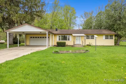 745 9th, Plainwell, MI 49080