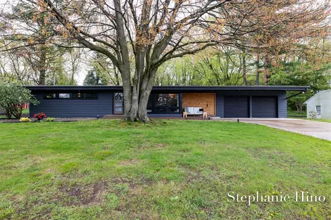 456 Forest Hl, Grand Rapids, MI 49546