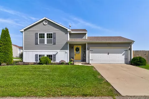 11720 E Bear Mdws, Alto, MI 49302