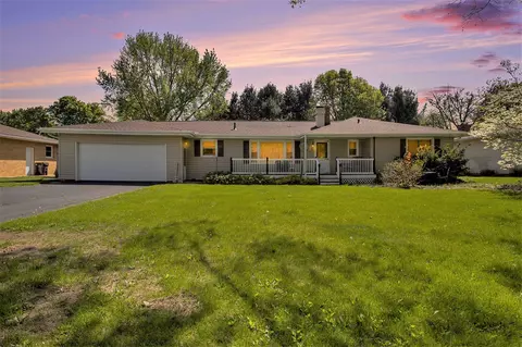 520 West, Schoolcraft, MI 49087