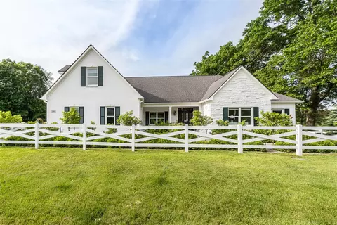 3823 Green Hls, Pinckney, MI 48169