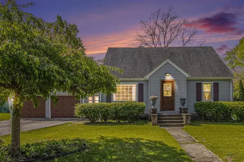 606 E 2nd, Lawton, MI 49065
