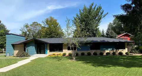 460 Fremont, Douglas, MI 49406