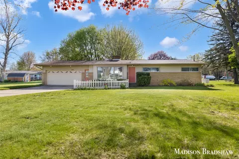 2720 Kenowa, Walker, MI 49534