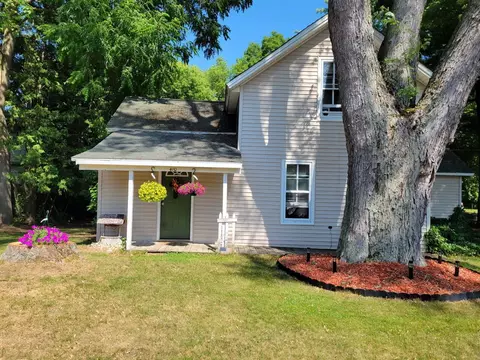 410 S S Un, Hart, MI 49420