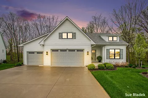731 Stonebriar #15, Grandville, MI 49418