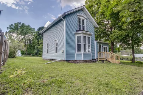 516 Warren, Marshall, MI 49068 photo 2