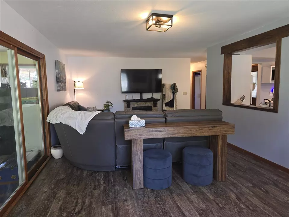 Living - 613 Thomas, Union City, MI 49094 photo 2 of 4