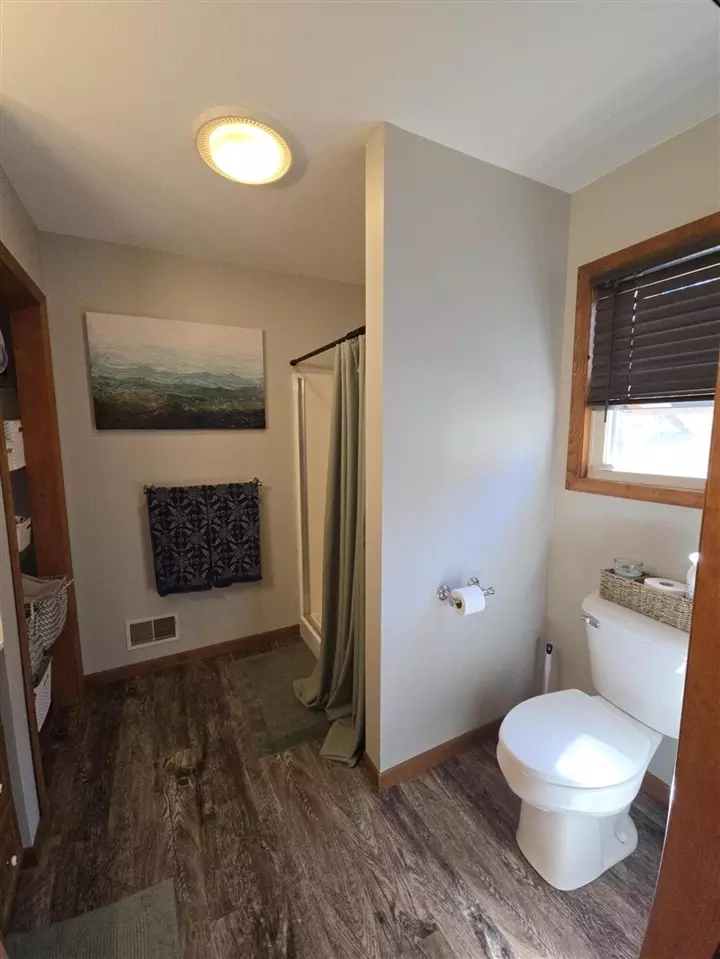 Bath - 613 Thomas, Union City, MI 49094 photo 2 of 7