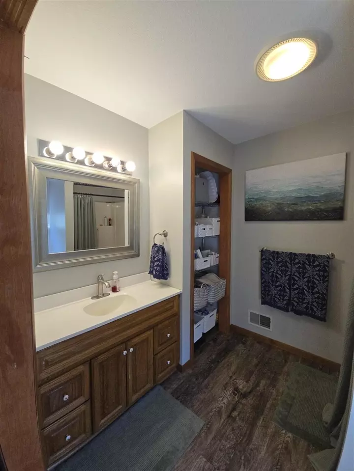 Bath - 613 Thomas, Union City, MI 49094 photo 1 of 7