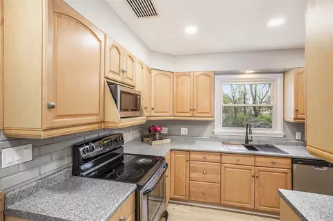 1816 Schaffer, Jackson, MI 49203 photo 8