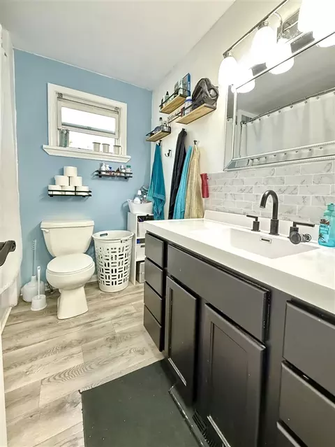 Bath - 314 Maple, Spring Lake, MI 49456 photo 1 of 2