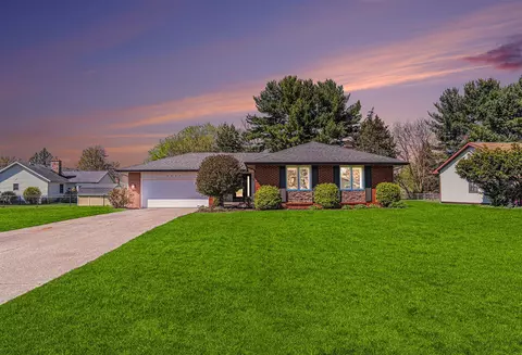 2057 Pinewood, Jenison, MI 49428