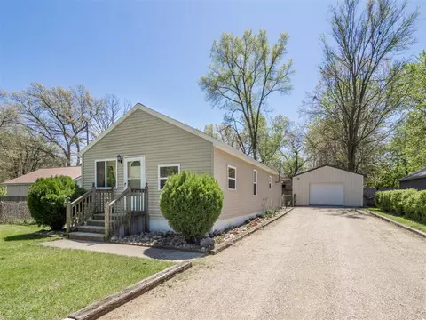 415 W Plainwell, Plainwell, MI 49080