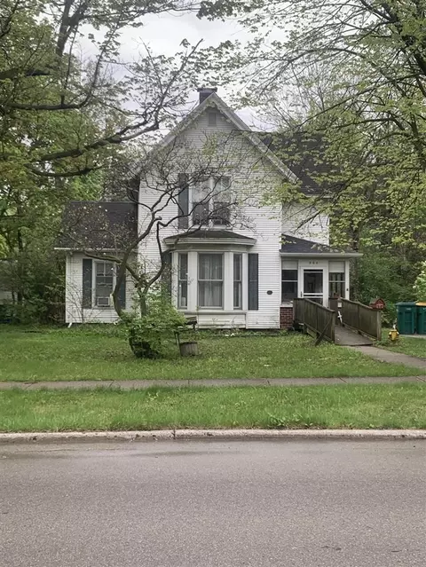304 E Henry #18, Saline, MI 48176