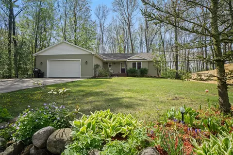 7697 El Cajon, Jackson, MI 49201