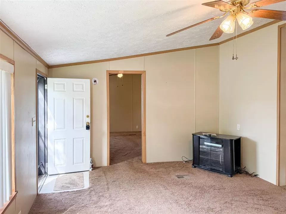 Living - 4326 Laurel, Jackson, MI 49201 photo 3 of 3