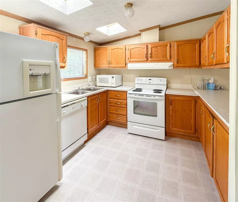 Kitchen - 4326 Laurel, Jackson, MI 49201 photo 2 of 3